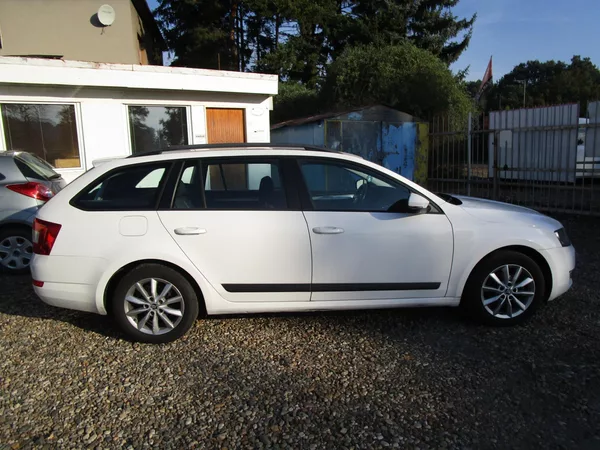 Škoda Octavia 1,6TDI-81KW-KOUPENA v ČR+STK - foto 5