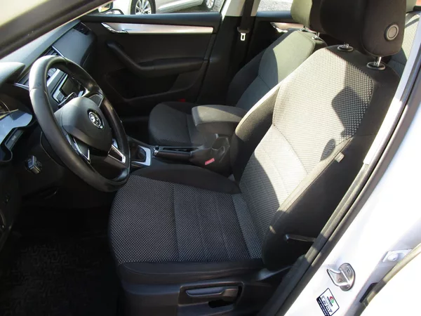 Škoda Octavia 1,6TDI-81KW-KOUPENA v ČR+STK - foto 8