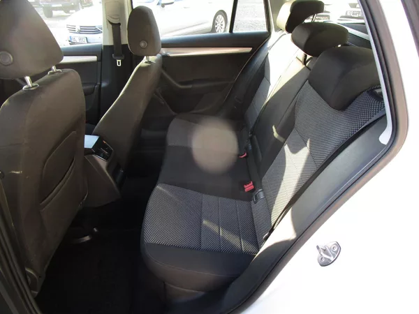 Škoda Octavia 1,6TDI-81KW-KOUPENA v ČR+STK - foto 9