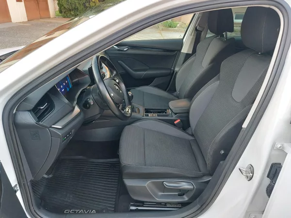 Škoda Octavia 2,0 TDi 85kw Ambition ČR - foto 10