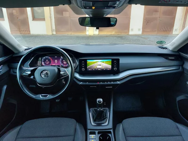 Škoda Octavia 2,0 TDi 85kw Ambition ČR - foto 13
