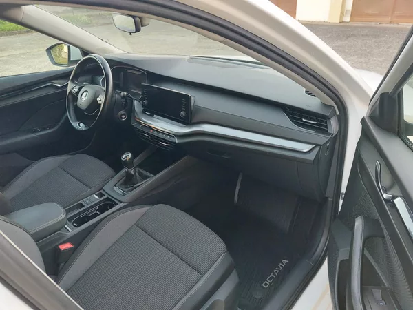 Škoda Octavia 2,0 TDi 85kw Ambition ČR - foto 14
