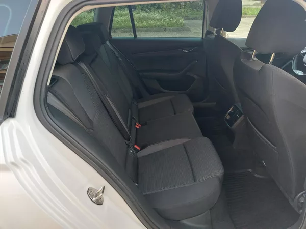 Škoda Octavia 2,0 TDi 85kw Ambition ČR - foto 15
