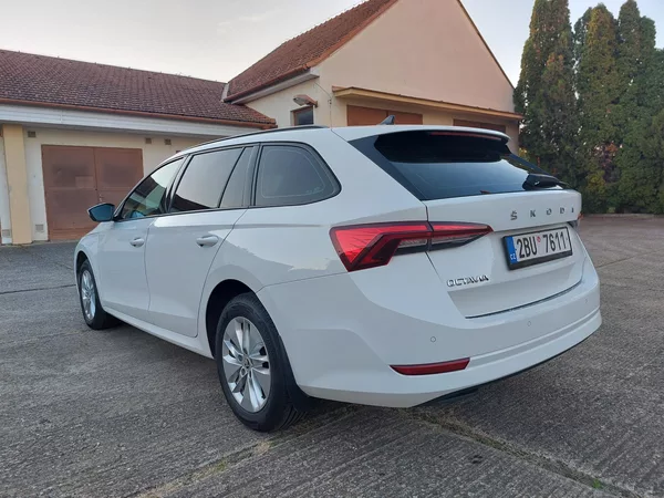 Škoda Octavia 2,0 TDi 85kw Ambition ČR - foto 3