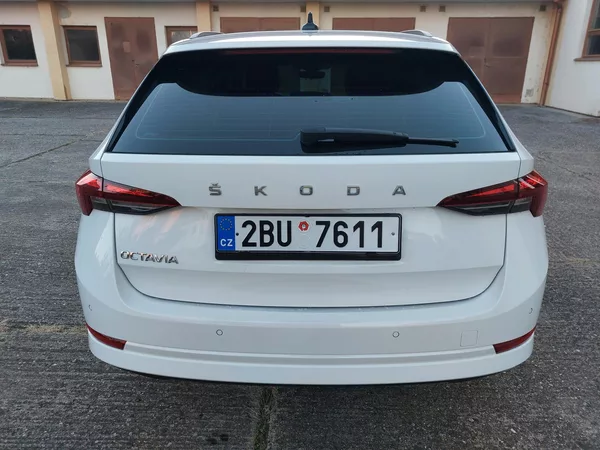 Škoda Octavia 2,0 TDi 85kw Ambition ČR - foto 4