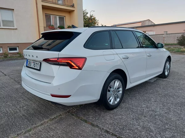 Škoda Octavia 2,0 TDi 85kw Ambition ČR - foto 5