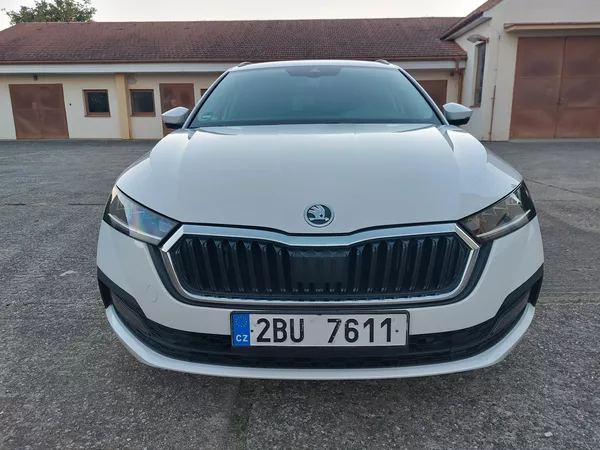 Škoda Octavia 2,0 TDi 85kw Ambition ČR - foto 8