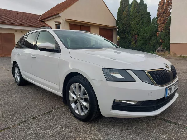 Škoda Octavia 1,6 TDi 85kw Ambition ČR Nav.