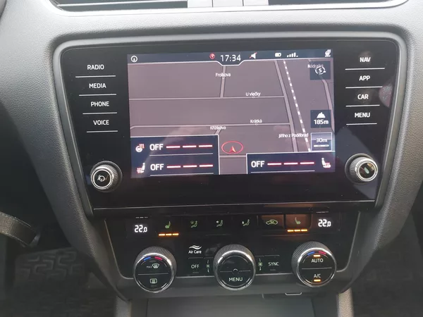 Škoda Octavia 1,6 TDi 85kw Ambition ČR Nav. - foto 13