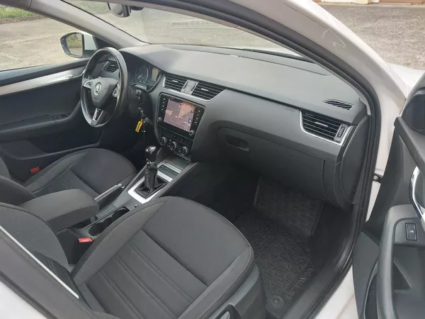 Škoda Octavia 1,6 TDi 85kw Ambition ČR Nav. - foto 15