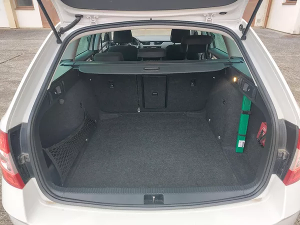 Škoda Octavia 1,6 TDi 85kw Ambition ČR Nav. - foto 16