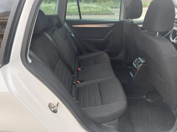 Škoda Octavia 1,6 TDi 85kw Ambition ČR Nav. - foto 17