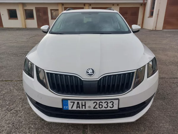 Škoda Octavia 1,6 TDi 85kw Ambition ČR Nav. - foto 2