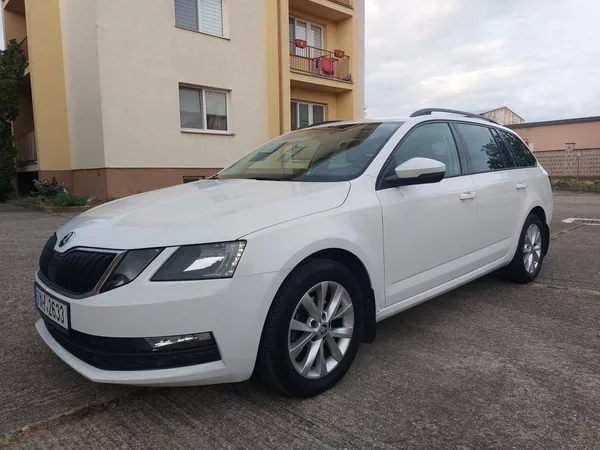 Škoda Octavia 1,6 TDi 85kw Ambition ČR Nav. - foto 3
