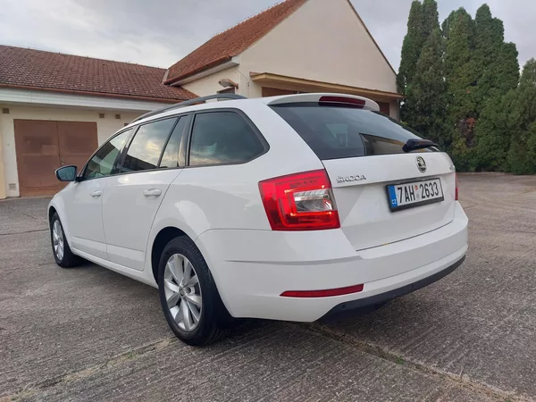 Škoda Octavia 1,6 TDi 85kw Ambition ČR Nav. - foto 6