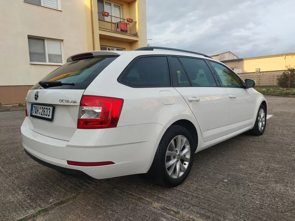 Škoda Octavia 1,6 TDi 85kw Ambition ČR Nav. - foto 7