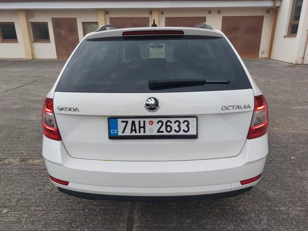 Škoda Octavia 1,6 TDi 85kw Ambition ČR Nav. - foto 8
