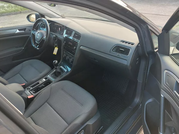 Volkswagen Golf 1,6 TDi 85kw Comfortline ACC - foto 15