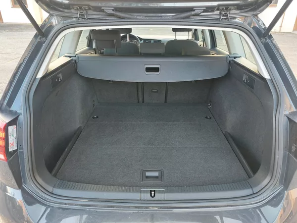 Volkswagen Golf 1,6 TDi 85kw Comfortline ACC - foto 17