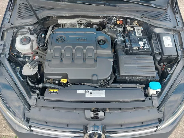 Volkswagen Golf 1,6 TDi 85kw Comfortline ACC - foto 18