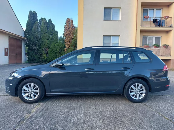 Volkswagen Golf 1,6 TDi 85kw Comfortline ACC - foto 4
