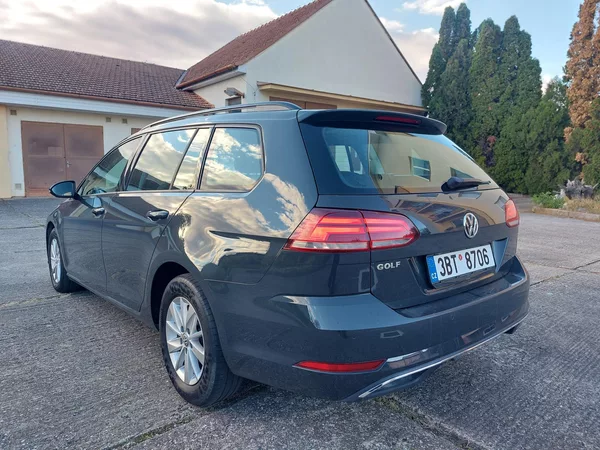 Volkswagen Golf 1,6 TDi 85kw Comfortline ACC - foto 6