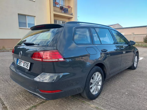 Volkswagen Golf 1,6 TDi 85kw Comfortline ACC - foto 7
