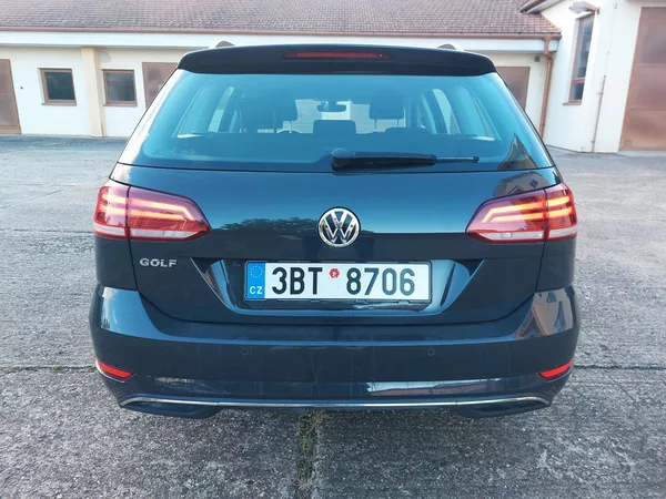 Volkswagen Golf 1,6 TDi 85kw Comfortline ACC - foto 8