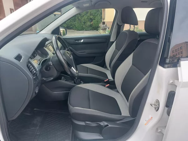 Škoda Fabia 1,4 TDi 66kw Ambition ČR 1.maj - foto 10
