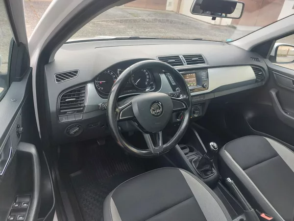 Škoda Fabia 1,4 TDi 66kw Ambition ČR 1.maj - foto 11