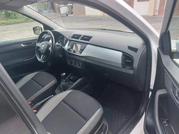 Škoda Fabia 1,4 TDi 66kw Ambition ČR 1.maj - foto 16