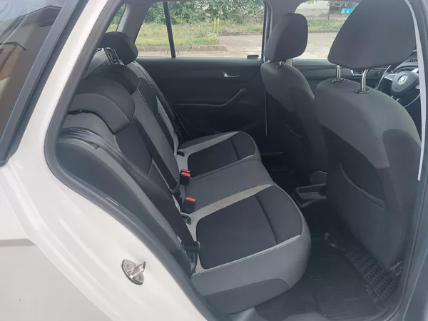 Škoda Fabia 1,4 TDi 66kw Ambition ČR 1.maj - foto 17