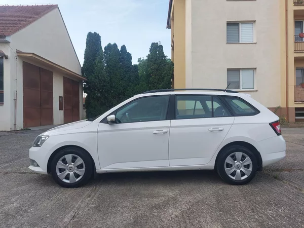 Škoda Fabia 1,4 TDi 66kw Ambition ČR 1.maj - foto 2