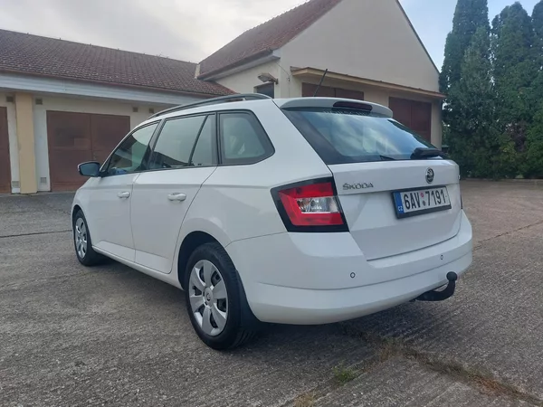 Škoda Fabia 1,4 TDi 66kw Ambition ČR 1.maj - foto 3