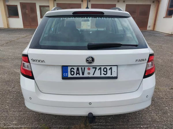 Škoda Fabia 1,4 TDi 66kw Ambition ČR 1.maj - foto 4