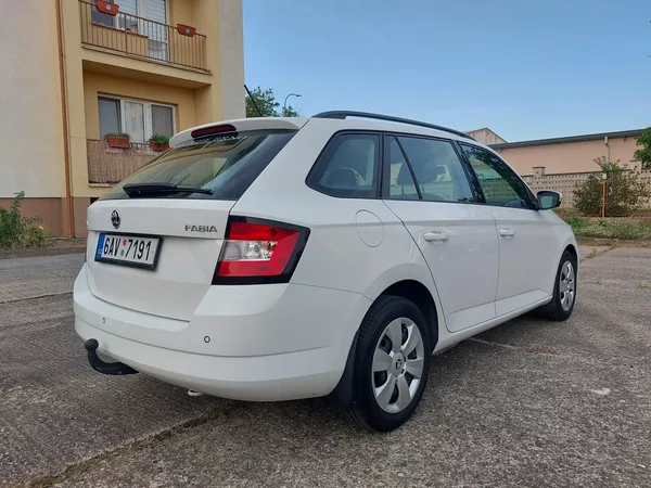Škoda Fabia 1,4 TDi 66kw Ambition ČR 1.maj - foto 5