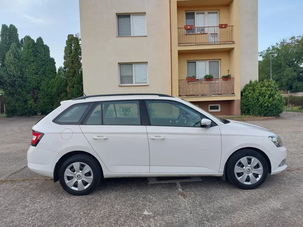Škoda Fabia 1,4 TDi 66kw Ambition ČR 1.maj - foto 6