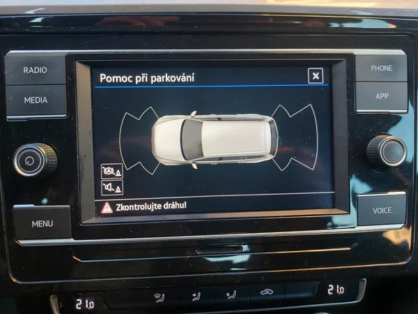 Volkswagen Passat 2,0 TDi 110kw Business ČR - foto 15