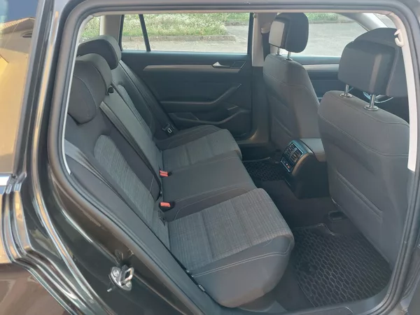Volkswagen Passat 2,0 TDi 110kw Business ČR - foto 17