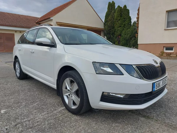 Škoda Octavia 1,6 TDi 85kw Ambition ČR Nav.