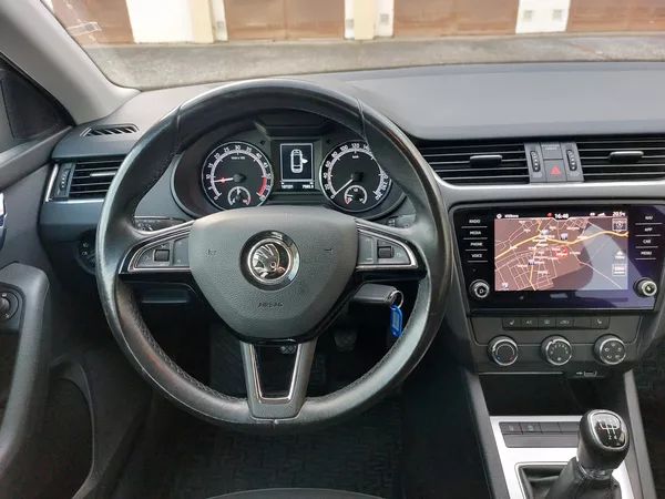 Škoda Octavia 1,6 TDi 85kw Ambition ČR Nav. - foto 12