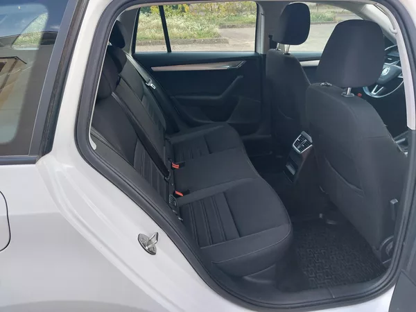 Škoda Octavia 1,6 TDi 85kw Ambition ČR Nav. - foto 15