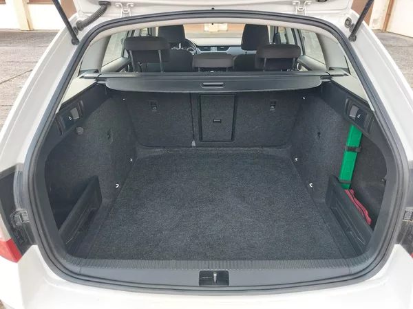 Škoda Octavia 1,6 TDi 85kw Ambition ČR Nav. - foto 16