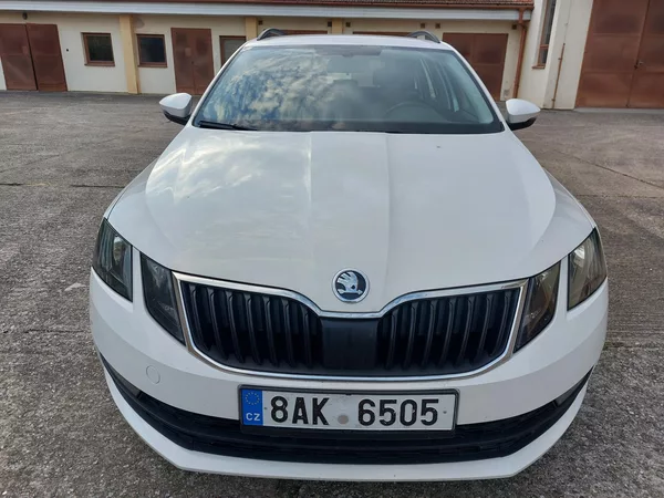 Škoda Octavia 1,6 TDi 85kw Ambition ČR Nav. - foto 2