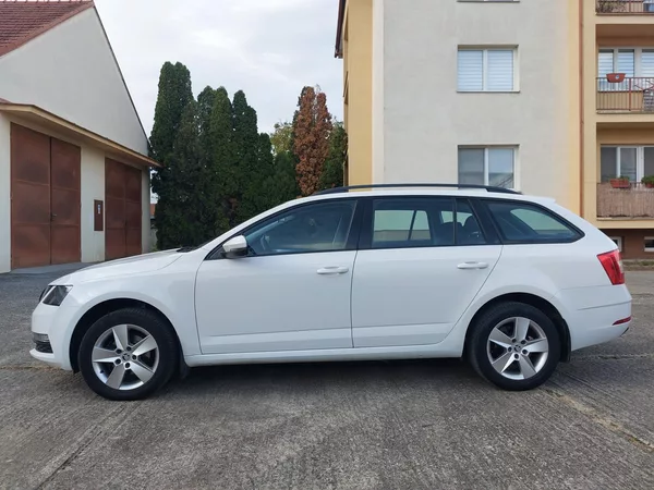 Škoda Octavia 1,6 TDi 85kw Ambition ČR Nav. - foto 4