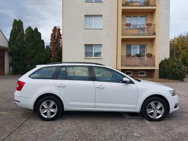 Škoda Octavia 1,6 TDi 85kw Ambition ČR Nav. - foto 5