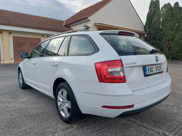 Škoda Octavia 1,6 TDi 85kw Ambition ČR Nav. - foto 7