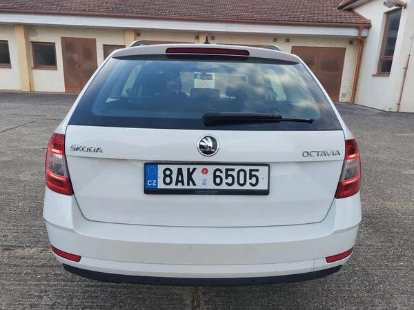 Škoda Octavia 1,6 TDi 85kw Ambition ČR Nav. - foto 8