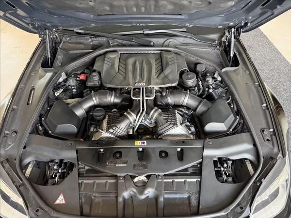 BMW M6 4,4 V8 412kW individual - foto 29