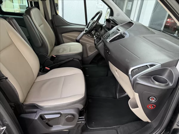 Ford Tourneo Custom 2,2 TitaniumX,114kW,1maj,po se - foto 12